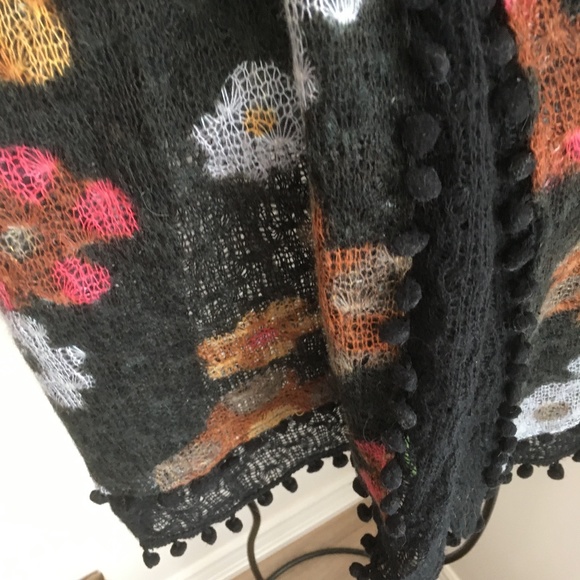 Large Lightweight Wool Scarf - Picture 3 of 4